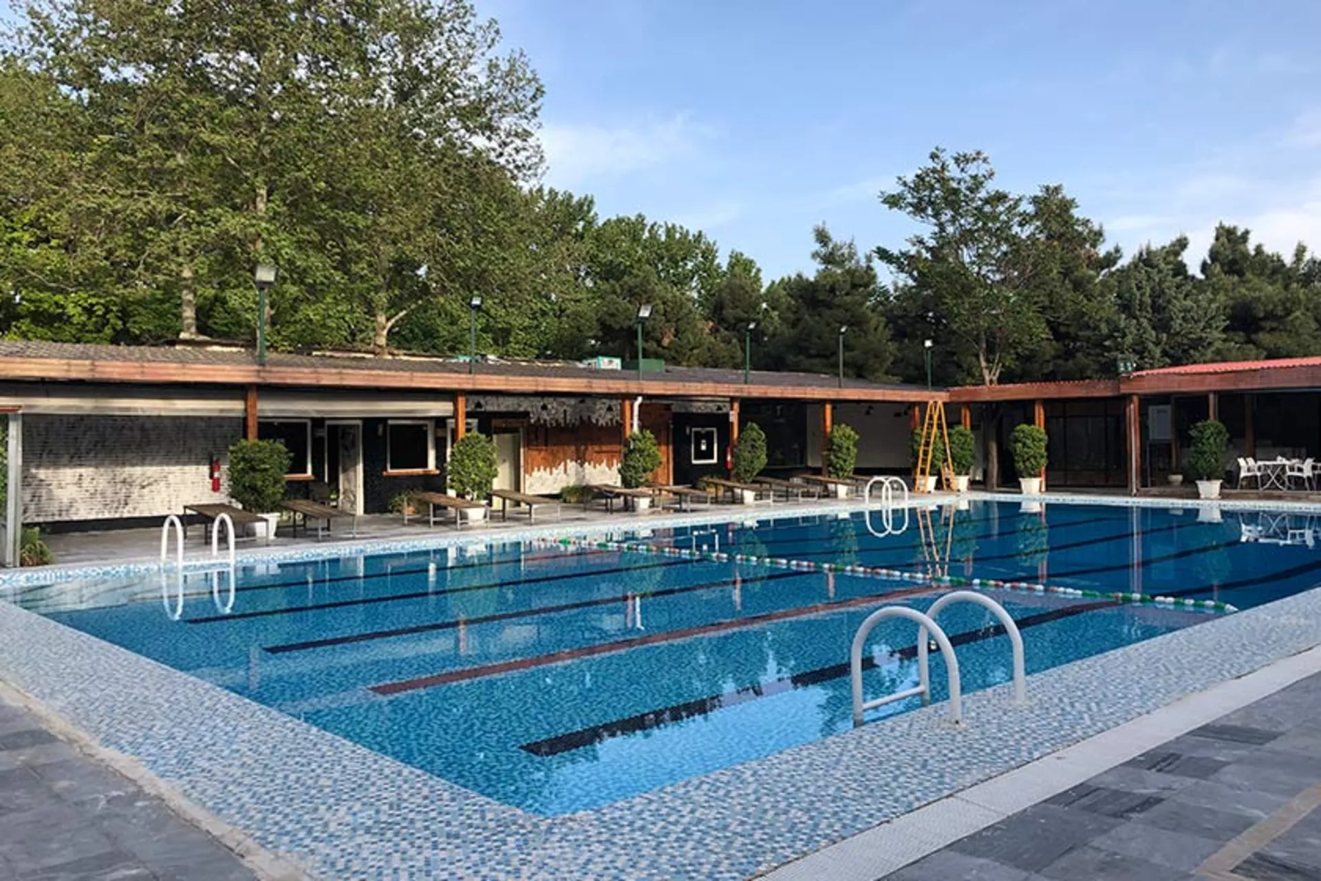 تاثیر دستگاه ازن ساز بر کیفیت آب استخر